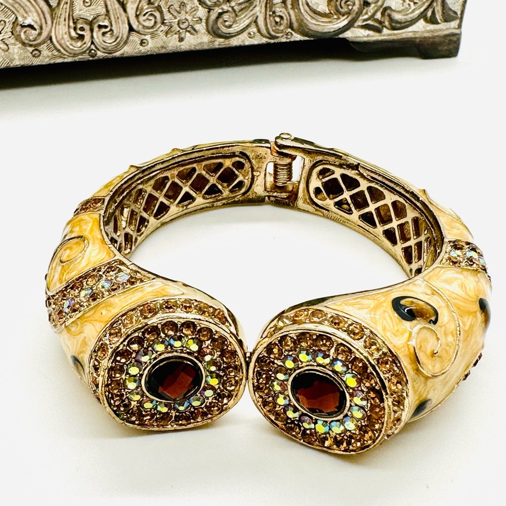 🔥  Gorgeous Rhinestone Statement Bracelet